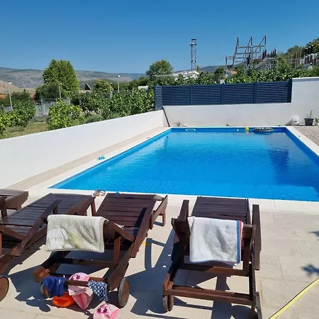 Bazen Na Dan Saray Pool Apartment Mostar